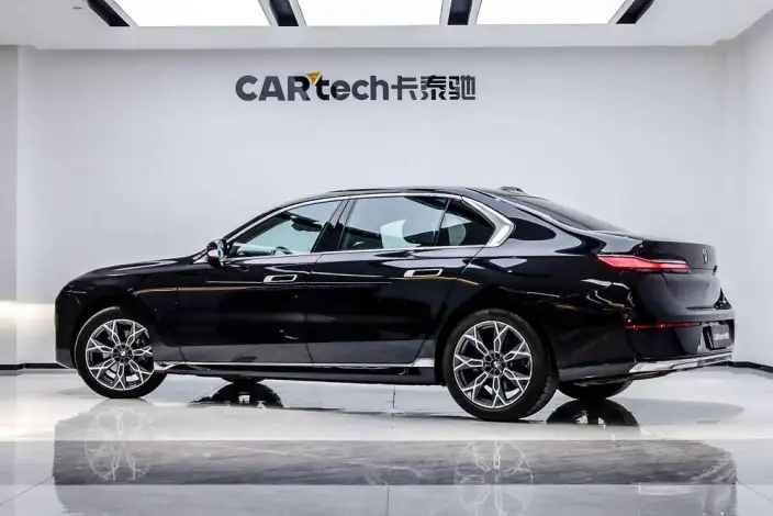 BMW 7 Series 2023 Model 735Li Luxury Set – фото 4