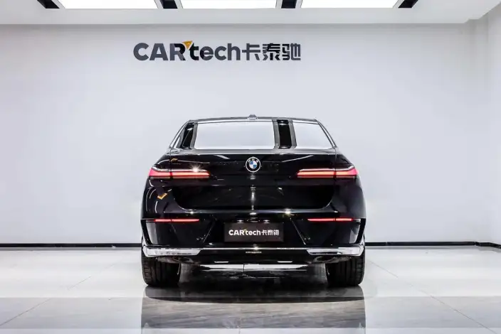 BMW 7 Series 2023 Model 735Li Luxury Set – фото 5