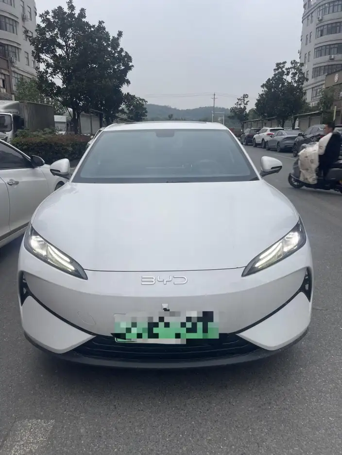 BYD e7 2025 Model 520km Zhixing Travel Edition – фото 2