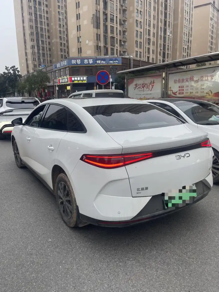 BYD e7 2025 Model 520km Zhixing Travel Edition – фото 3