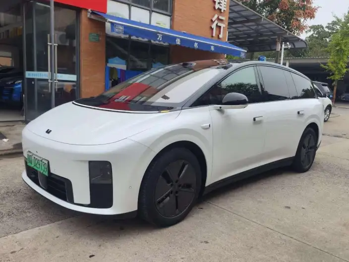 Li Auto i8 2025 Model Standard Edition – фото 1