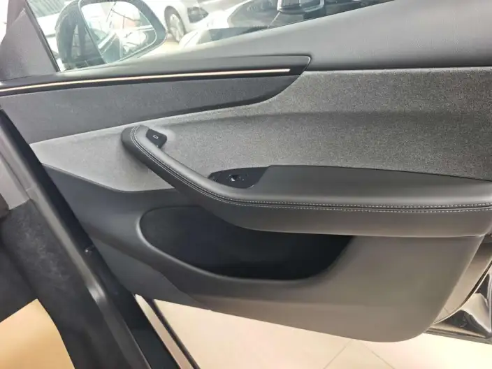 Model Y 2025 Model Rear-wheel drive version – фото 9