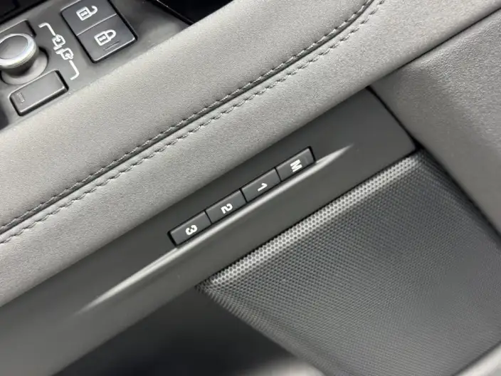 Range Rover Evoque 2023 Model Aurora L 249PS R-Dynamic Deluxe Edition – фото 10