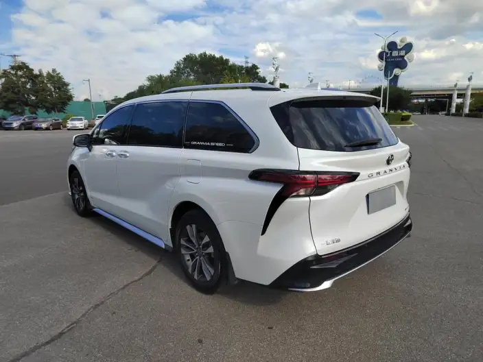 Granvia 2024 Model Intelligent Hybrid 2.5L 4WD Noble PLUS Edition – фото 3