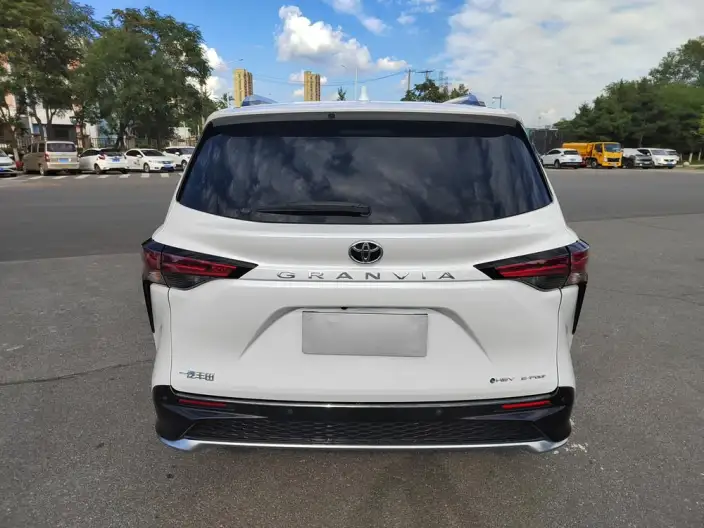 Granvia 2024 Model Intelligent Hybrid 2.5L 4WD Noble PLUS Edition – фото 4