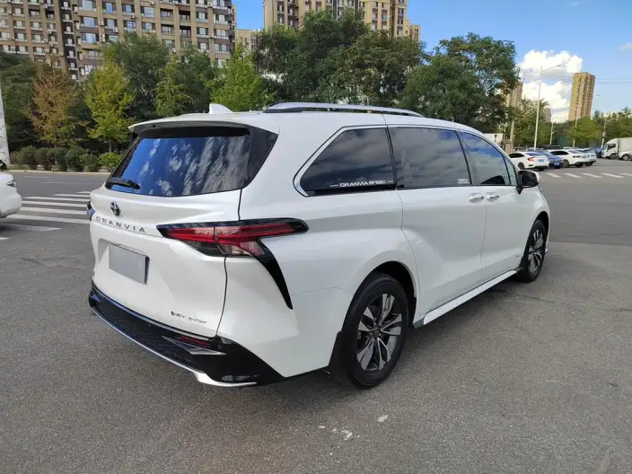Granvia 2024 Model Intelligent Hybrid 2.5L 4WD Noble PLUS Edition – фото 5