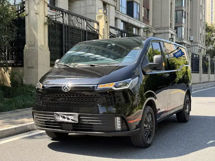 Maxus V70 2023 Model 2.0T Diesel Automatic Elite Edition Short axis Low top 5/6 seat 150Ps – фото 1