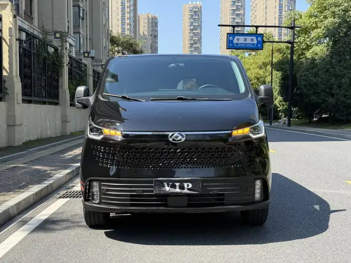 Maxus V70 2023 Model 2.0T Diesel Automatic Elite Edition Short axis Low top 5/6 seat 150Ps – фото 2