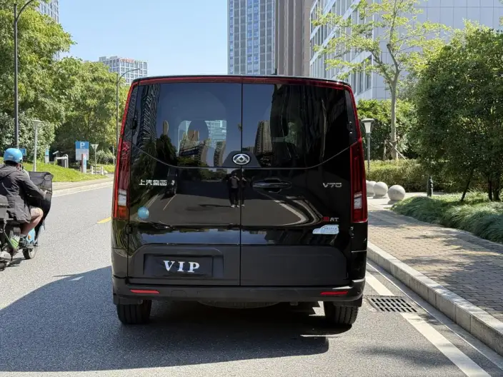 Maxus V70 2023 Model 2.0T Diesel Automatic Elite Edition Short axis Low top 5/6 seat 150Ps – фото 5