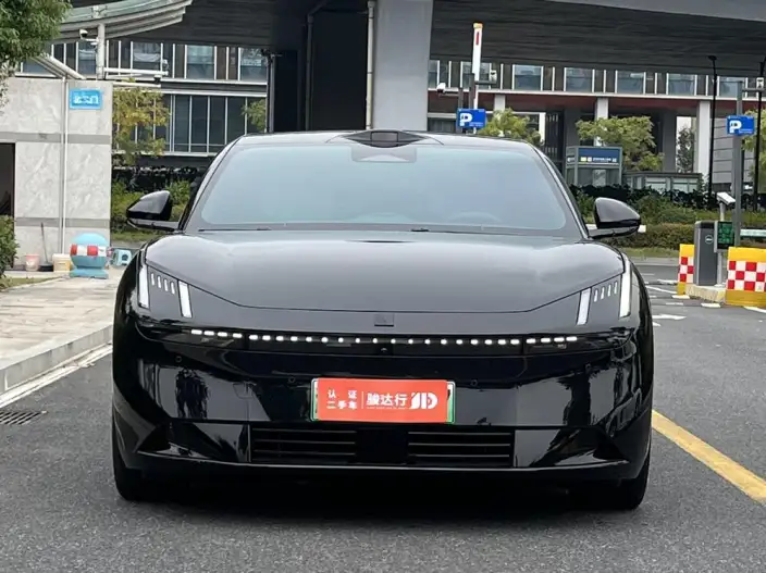 **Lynk & Co Z10** 2024 Model 95kWh 806km Rear Drive Smart Driving Max – фото 2