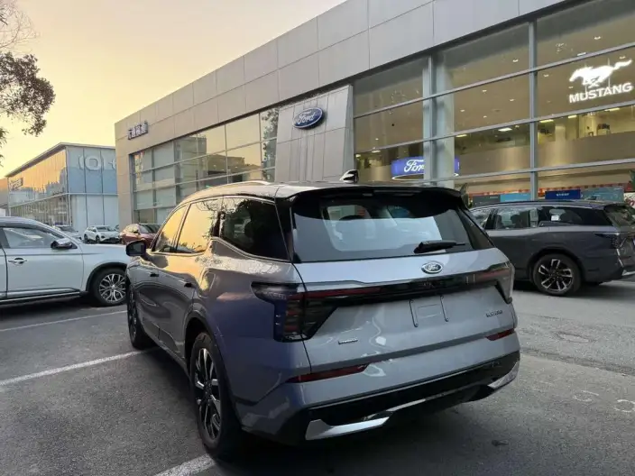 Ford Edge 2025 Model Ford Edge L 2.0T EcoBoost E Hybrid 4WD VII seat Supreme Model – фото 4