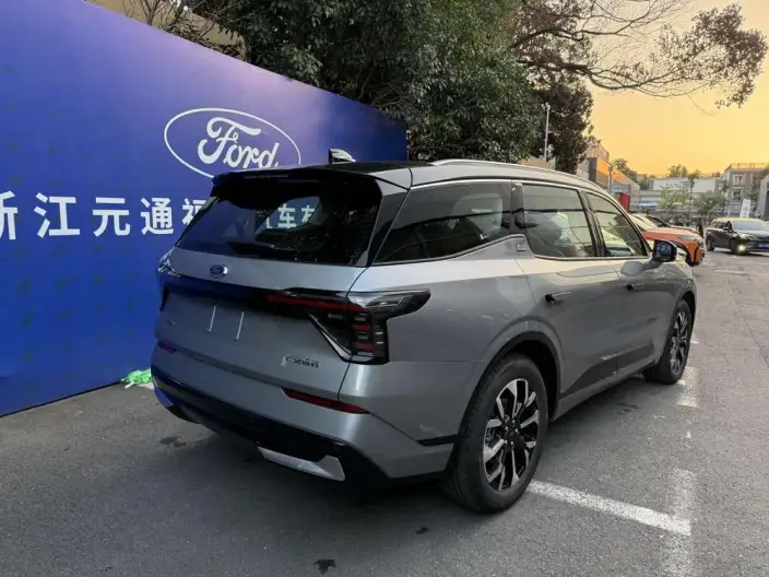 Ford Edge 2025 Model Ford Edge L 2.0T EcoBoost E Hybrid 4WD VII seat Supreme Model – фото 5