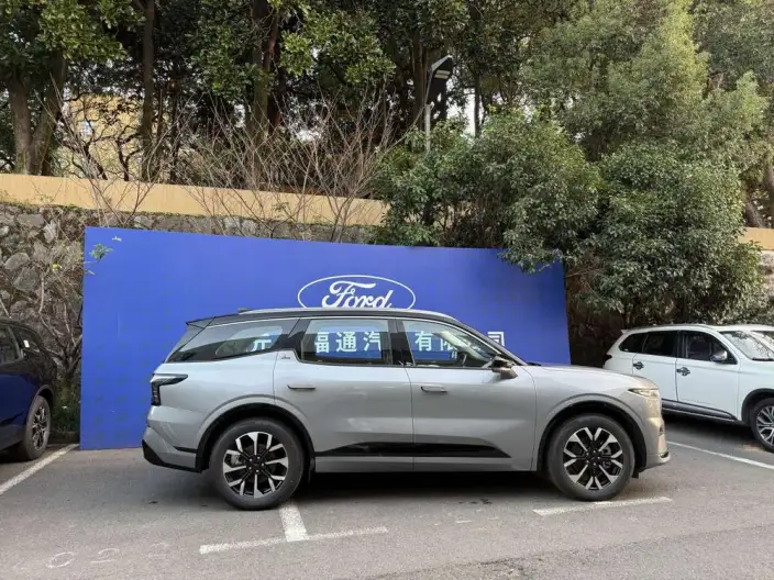 Ford Edge 2025 Model Ford Edge L 2.0T EcoBoost E Hybrid 4WD VII seat Supreme Model – фото 6