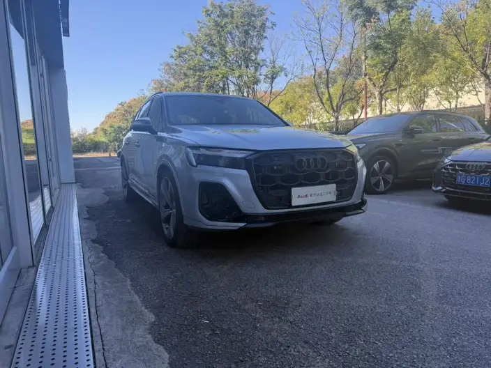 AUDI SQ7 2024 Model 4.0 TFSI – фото 3
