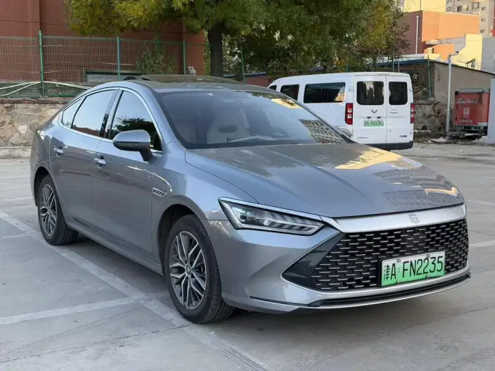BYD Qin PLUS DM 2023 Model DM-i Champion Edition 120KM Leading Model – фото 3