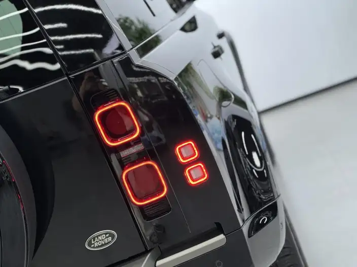 Land Rover Defender 2023 Model Facelift 110 P400 X-Dynamic HSE – фото 6