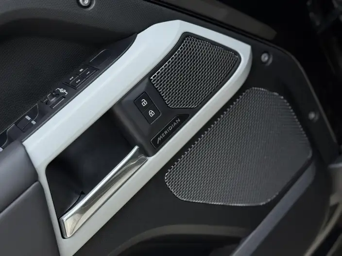 Land Rover Defender 2023 Model Facelift 110 P400 X-Dynamic HSE – фото 8