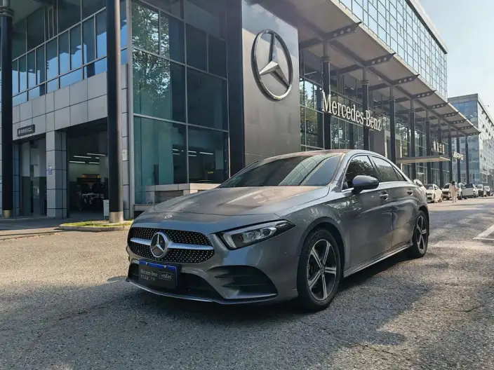 Mercedes-Benz A-class 2023 Model A 200 L Sports sedan Fashion Edition – фото 1
