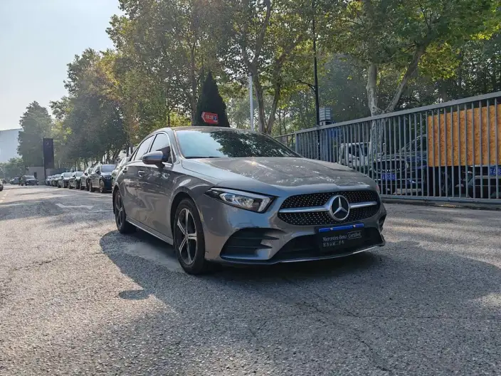 Mercedes-Benz A-class 2023 Model A 200 L Sports sedan Fashion Edition – фото 3