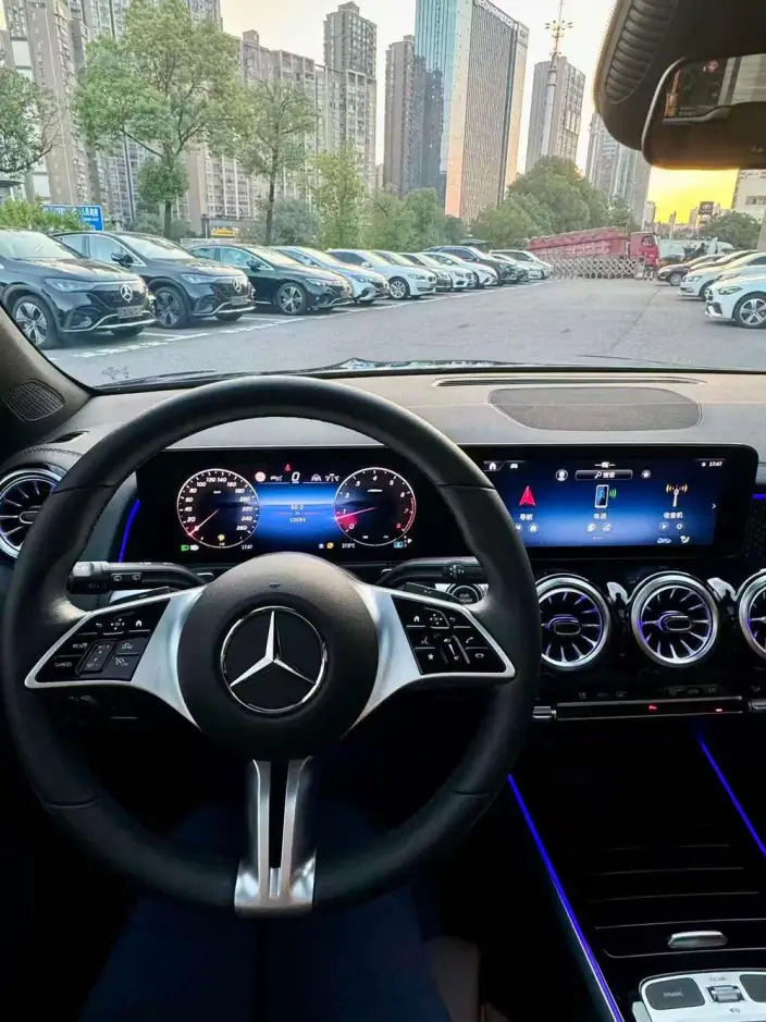 Mercedes-Benz GLB 2025 Model GLB 220 Fashion Model – фото 10