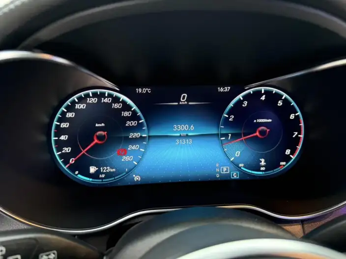 Mercedes-Benz GLC 2022 Model Facelift GLC 300 L 4MATIC Dynamic Model Collector Edition – фото 9