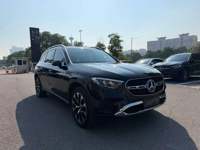 Mercedes-Benz GLC 2023 Model Facelift GLC 260 L 4MATIC Dynamic Model 5 seat – фото 3
