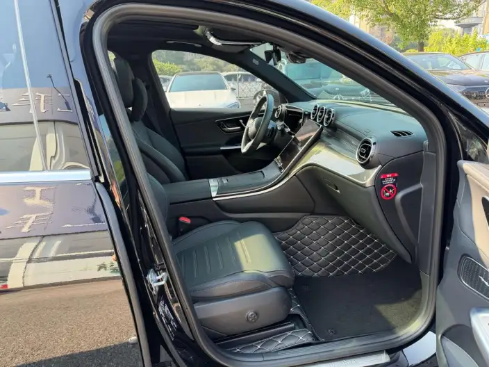 Mercedes-Benz GLC 2023 Model Facelift GLC 260 L 4MATIC Dynamic Model 5 seat – фото 8