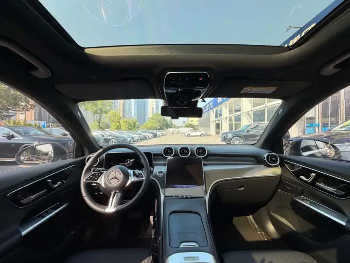 Mercedes-Benz GLC 2023 Model Facelift GLC 260 L 4MATIC Dynamic Model 5 seat – фото 9