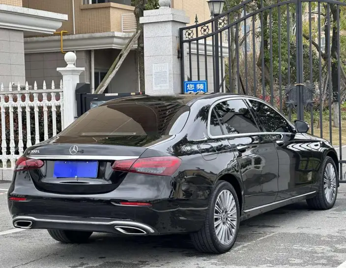 Mercedes-Benz E-Class 2022 Model E 300 L Fashion Model sedan – фото 6