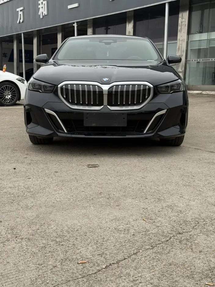 BMW 5 Series 2025 Model Facelift 530Li Exclusive Model M Sports Set – фото 2