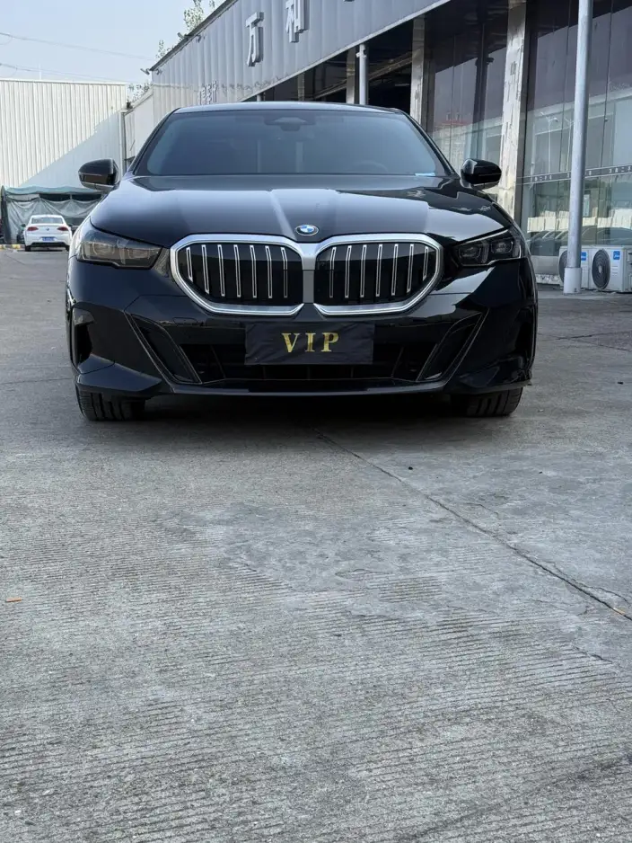 BMW 5 Series 2026 Model 530Li Leading Model M Sports Set – фото 2