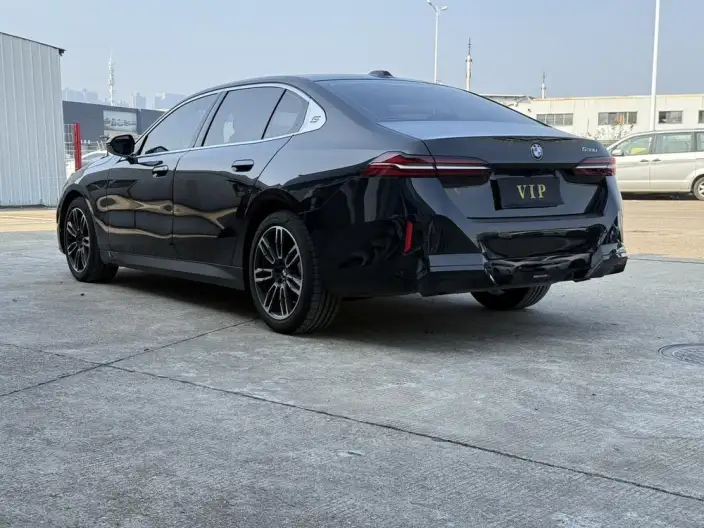 BMW 5 Series 2026 Model 530Li Leading Model M Sports Set – фото 3
