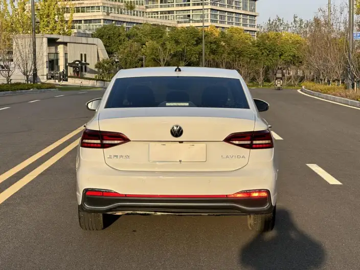 Volkswagen Lavida 2023 Model 1.5L Automatic Five million editions – фото 5