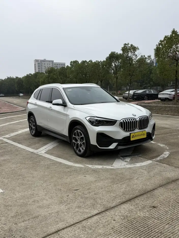 BMW X1 2022 Model sDrive25Li Leading Model – фото 3