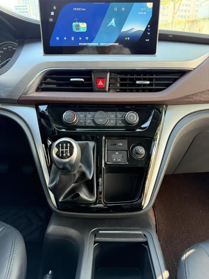 Refine M3 2023 Model 1.8L 7 seat Zhilian Edition – фото 10