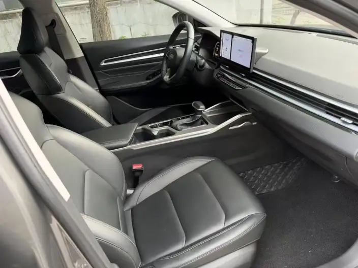 Geely Emgrand 2025 Model No. 4 Gen 1.5L CVT Star Glory Edition – фото 9