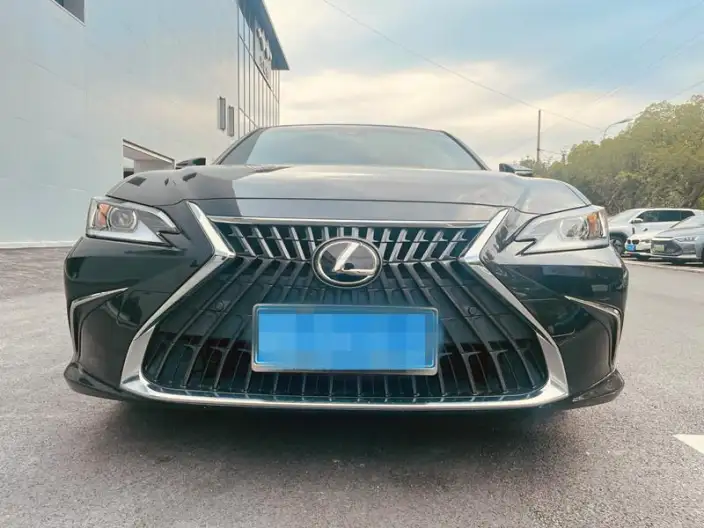 Lexus ES 2022 Model 260 Superior Edition – фото 2
