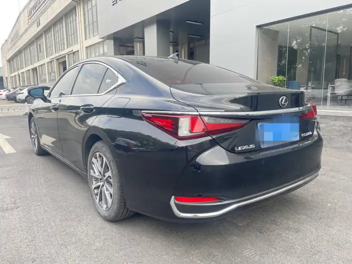 Lexus ES 2022 Model 260 Superior Edition – фото 4