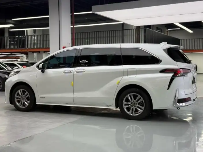 Toyota Sienna 2023 Model Hybrid 2.5L Comfort Edition – фото 4
