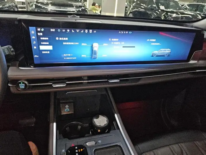Ford Edge 2025 Model Ford Edge L 2.0T EcoBoost E Hybrid 4WD VII seat Supreme Model – фото 5