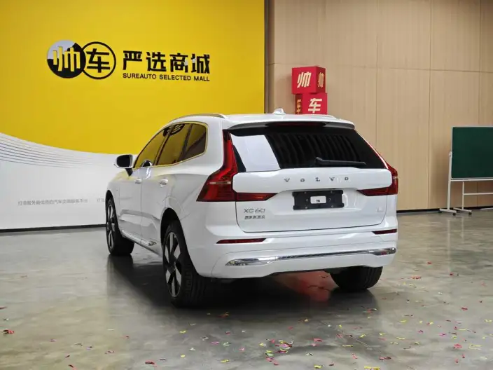 Volvo XC60 PHEV 2024 Model T8 4WD Long Battery Life Pro Smart Elegance Deluxe Edition