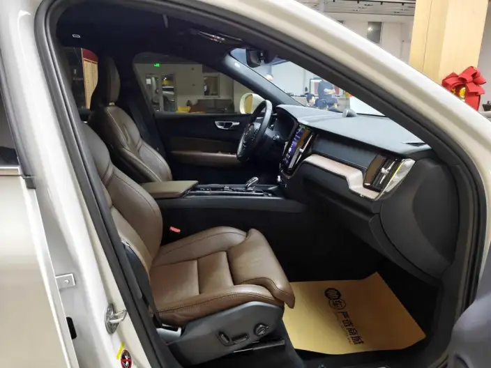 Volvo XC60 PHEV 2024 Model T8 4WD Long Battery Life Pro Smart Elegance Deluxe Edition – фото 7
