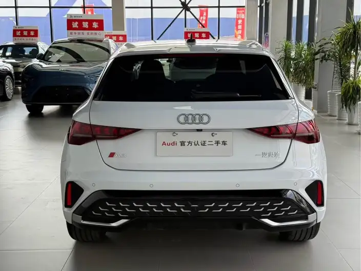 Audi A3 2025 Model Sportback 35 TFSI Continental Flying Spur Exclusive Model – фото 3
