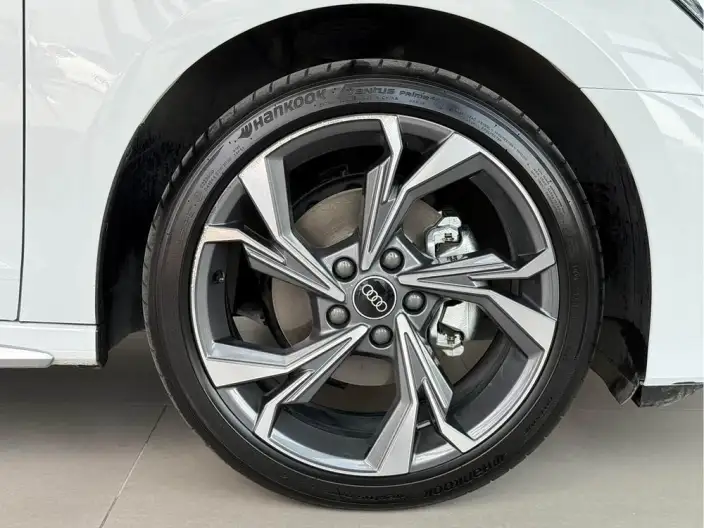 Audi A3 2025 Model Sportback 35 TFSI Continental Flying Spur Exclusive Model – фото 8