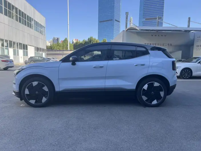 Volvo EX30 2025 Model Rear Drive Long Battery Life Pro Edition Ultra – фото 4