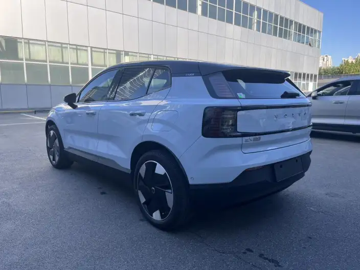 Volvo EX30 2025 Model Rear Drive Long Battery Life Pro Edition Ultra – фото 5
