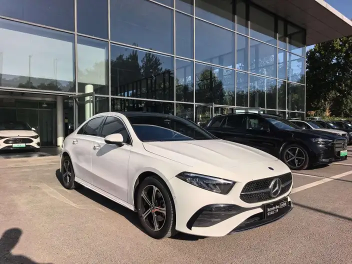 Mercedes-Benz A-class 2024 Model A 200 L Fashion Edition – фото 3