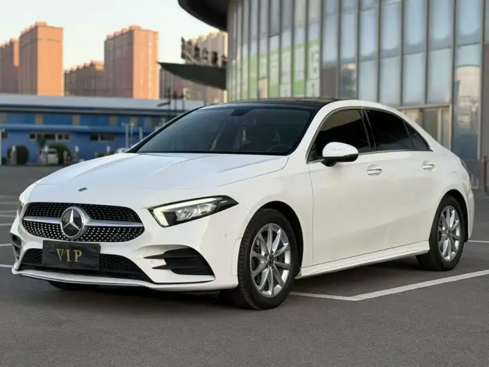 Mercedes-Benz A-class 2022 Model Facelift A 200 L Sports sedan Dynamic Edition – фото 1