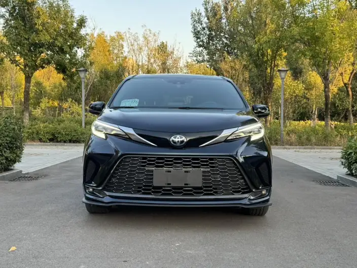 Granvia 2022 Model 2.5L Hybrid Ultimate Edition – фото 2
