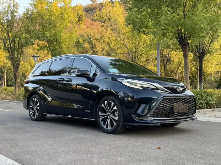 Granvia 2022 Model 2.5L Hybrid Ultimate Edition – фото 3